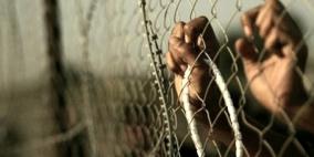 الاحتلال يواصل عزل أسير من جنين ويحرم أسرته من زيارته