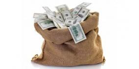 وجد 125 ألف دولار في الشارع فأعادها لأصحابها