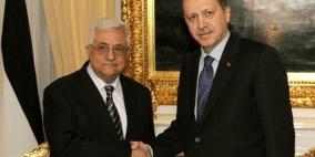 حماس: تتهم الرئيس عباس بالسعي إلى عزلها عن العالم