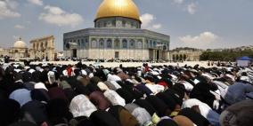 غزيون يتوجهون للصلاة في المسجد الأقصى