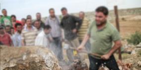 قوات الاحتلال تغلق مدخل بلدة دير جرير شرق مدينة رام الله للمرة الثالثة . وأهالي البلدة يعيدون فتح الطريق ..