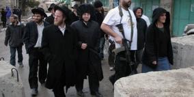 المستوطنون يجددون اقتحامهم لوقف البديري بجانب الحرم الإبراهيمي