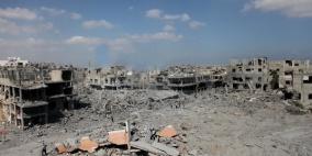 انتشال جثمان شهيد من تحت أنقاض منزل مدمر في رفح