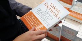 أيام صعبة تواجه الرئيس الفرنسي بعد كتاب صديقته