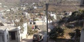 جنود الاحتلال يعرقلون حركة المواطنين في العرقة غرب جنين