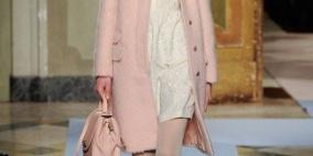 PASTEL PINK الباستيل: نسقيه مع ألوان خافتة لطلّة أنثوية ناعمة، أو مع الأسود ليبدو أكثر قساوة