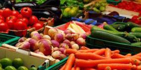 السبانخ والجزر والتوت أطعمة تساعد على نمو شعرك بكثافة