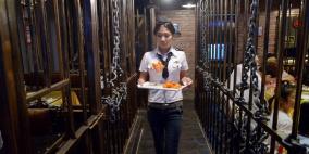 بالصور: افتتاح مطعم "سجن" في الصين