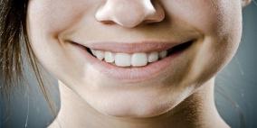 سيدة أمريكية تعض كلبا