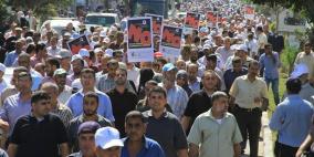 الأكبر منذ 67 عاما..  أكثر من 10 الاف موظف في الاونروا يحتجون على سياستها