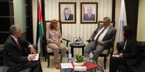 غنيم يبحث مع الشركة الفرنسية مشروع توليد طاقة بديلة لمشاريع المياه