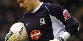 نادٍ إنجليزي يضم حارساً ما يزال في السجن !!!