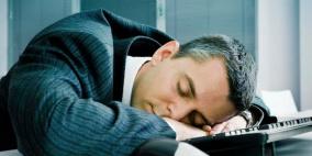 علماء: من مصلحة العمل أن ينام الموظف قليلا في مقرّ عمله !