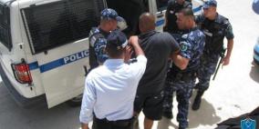 الشرطة تقبض على تاجر مخدرات وتضبط نصف كيلو مخدرات بحوزته