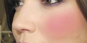 احصلي على خدود وردية بمكونات طبيعية