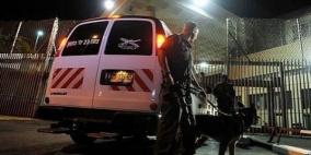 وحدات القمع تقتحم قسم 13 في "النقب" وتعتدي على الأسرى