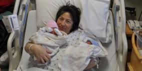 أمريكية تلد توأمين فى سنتين