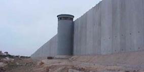 ناشطون يهدمون البوابة الفاصلة بين كريمزان والولجة في بيت لحم