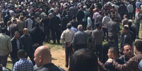 الآلاف يتظاهرون في غزة احتجاجا على خصم الرواتب