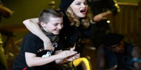 مادونا تدافع عن ابنها الذي يروج لفيديو يرصد قتل أطفال