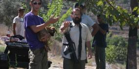 مستوطنون يعتدون على مواطن من بورين