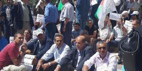 صور: نقابات العمال تحتج امام المحكمة برام الله رفضا لقرار تجميد اموالها
