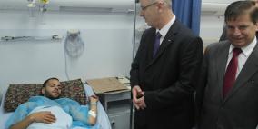 الحمد الله يزور الجرحى في مجمع فلسطين الطبي