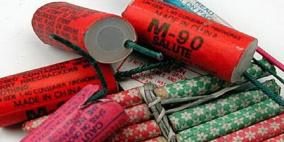 إصابة شاب بجروح بليغة نتيجة عبثه بالألعاب النارية