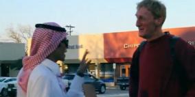 بالفيديو .. مبتعث سعودي يعطف على مشرد لتحسين نظرة الأمريكيين للإسلام