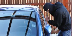 هكذا سرقوا معرضا للسيارت في الخليل بحيلة جديدة
