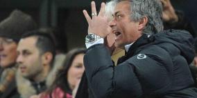 مورينهو يحذر لاعبيه من التمثيل في مباريات تشلسي