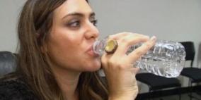 شرب الماء والشاي الأخضر يساعد على تنظيف الكبد وتنشيطه