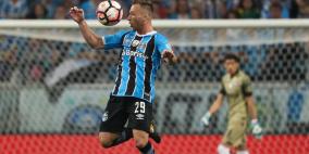 سان جيرمان يزاحم برشلونة على ضم نجم برازيلي