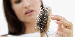 طبيبة روسية توضح كيف يمكن وقف تساقط الشعر بعد "كوفيد-19"