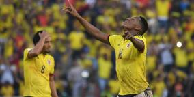 برشلونة على بعد خطوة من حسم صفقة المدافع الكولومبي