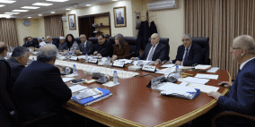 الحكومة تحذر من  القيام بمنع الموظفين من الدخول إلى وزاراتهم في غزة