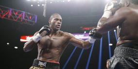 عقوبة اجتماعية لبطل ملاكمة معروف 