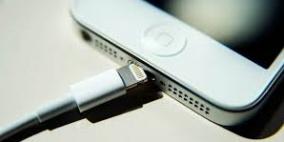 جمهوريون يطالبون أبل بأسباب إبطاء آي فون