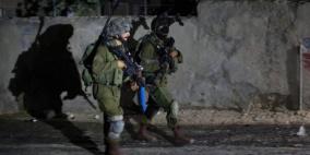 حملة اعتقالات في الضفة والاحتلال يزعم العثور على سلاح