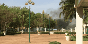 مقتل 4 مسلحين من مهاجمي سفارة فرنسا في بوركينا فاسو