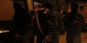 الاحتلال يعتقل 5 مواطنين من بلدة حزما من بينهم طفل