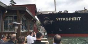 سفينة ضخمة تشل البوسفور بإسطنبول.. وتدمر قصرا تاريخيا