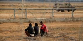 الاحتلال يعتقل 3 شبان بدعوى التسلل عبر حدود غزة