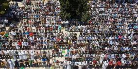120 ألف مصلٍ يؤدون صلاة الجمعة الأولي من رمضان في الأقصى