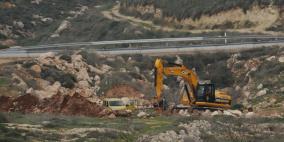 الاحتلال يجرف 100 دونم ويقتلع نحو 150 شجرة زيتون شرق قلقيلية