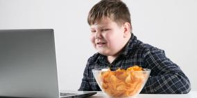 مواقع التواصل تشجع الأطفال على تناول الوجبات السريعة
