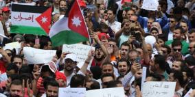 العاهل الأردني يدعو إلى "حوار وطني شامل" مع استمرار الاحتجاجات