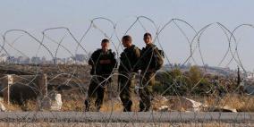 الاحتلال يعتقل شابين حاولا اجتياز السياج الأمني شمال غزة