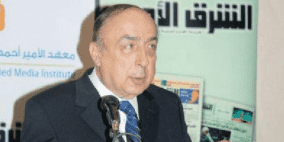 نجيب محفوظ يفوز بكرة القلم