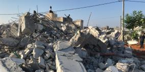 صور وفيديو- جرافات الاحتلال تهدم منزلين في قلنسوة